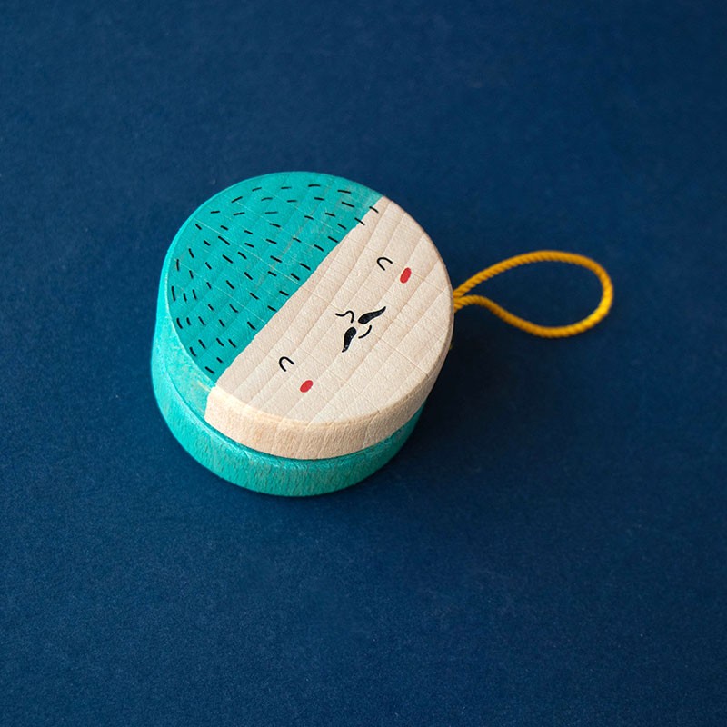 <p>Yo-yo with children's faces</p>
<p></p>